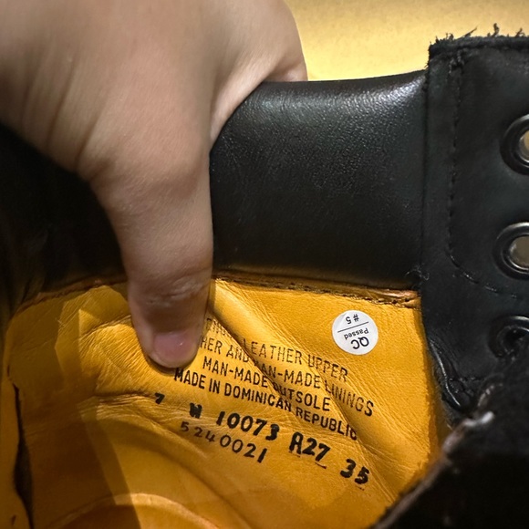 Black Timberland 6” boots - lightly used size 7 Men’s - Picture 2 of 4